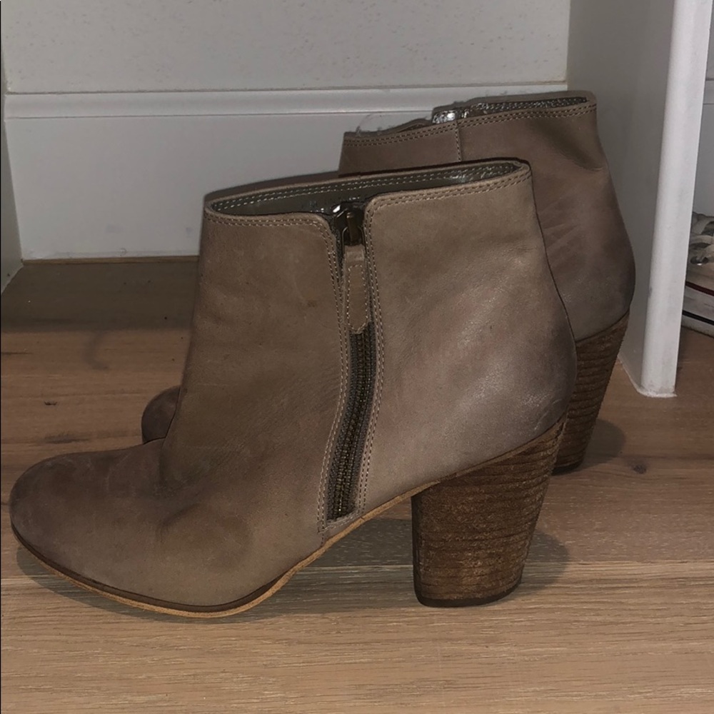 Brown ankle booties - Picture 2 of 5